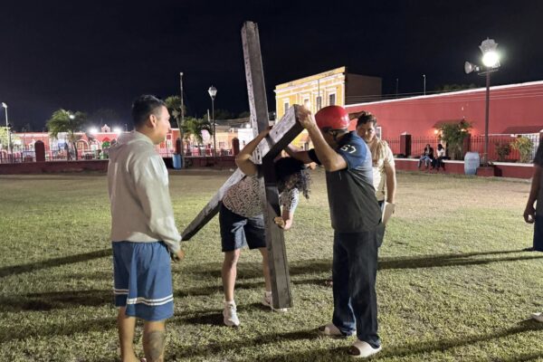 Jóvenes de Baca listos para escenificar el Viacrucis Viviente
