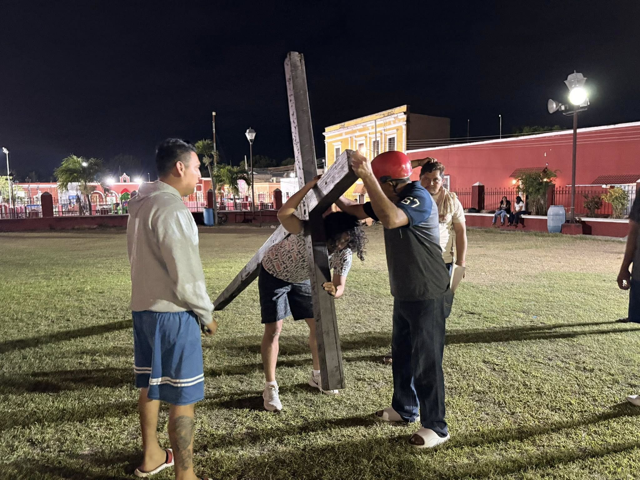 Jóvenes de Baca listos para escenificar el Viacrucis Viviente