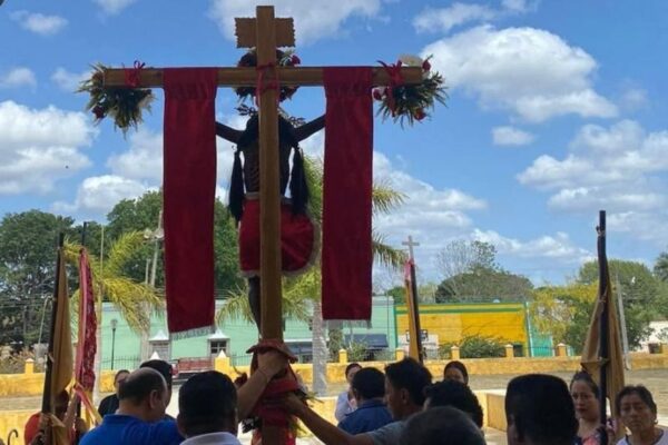 Gremio Cruz de Mayo: tradición y fe en Cacalchén